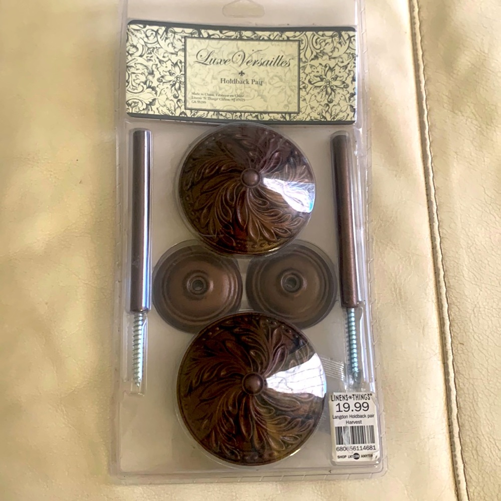 NEW w tags Holdbacks